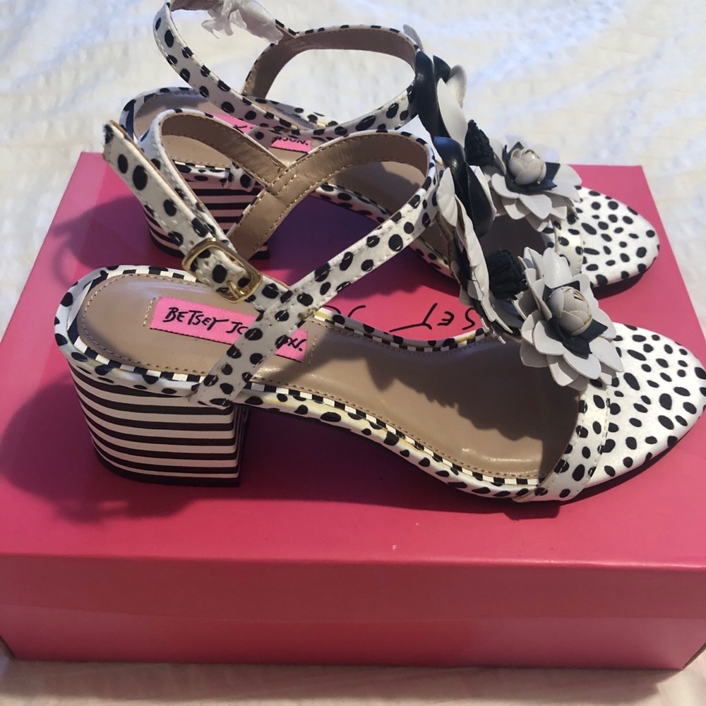 Betsey Johnson Open Toe Floral Black White Casual Polka Dot Coquette Block Heels - Picture 3 of 9